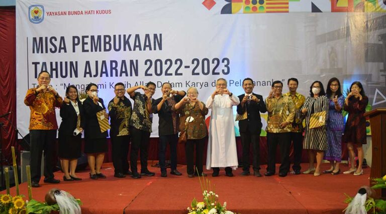 Misa Pembukaan Tahun Ajaran Baru 2022 2023 Yayasan Bunda Hati Kudus